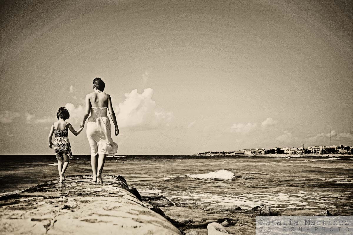 04_playadelcarmen_sesionfamiliar_familyshoot_kids_rivieramaya_kidsphotographer_fineartphoto